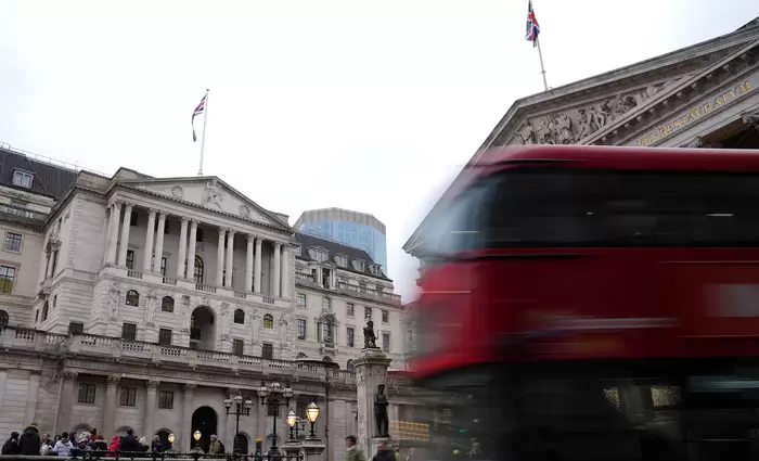 Τράπεζα της Αγγλίας: Μείωσε τα επιτόκια στο 3,75% από 4%