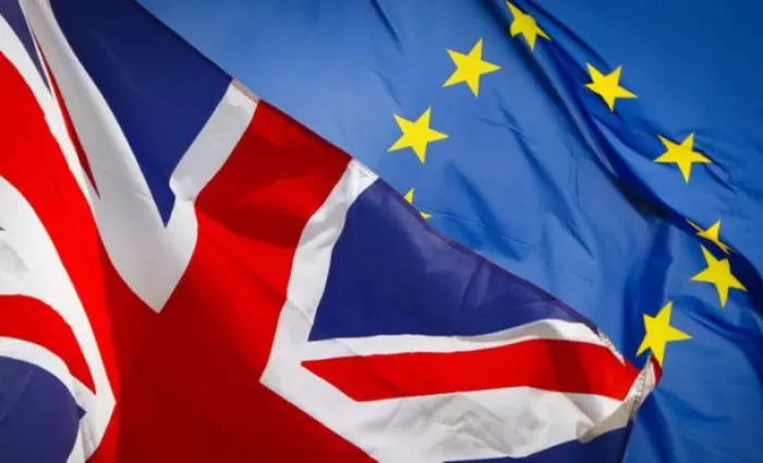 Απορρίπτει ο Τζόνσον την πρόταση Φάρατζ για προεκλογική συμμαχία 