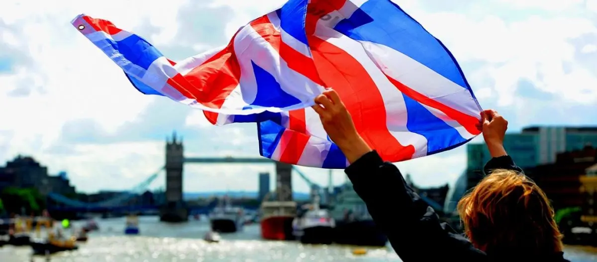 Στο χαμηλότερο επίπεδο από το 1975 το ποσοστό ανεργίας στη Βρετανία 