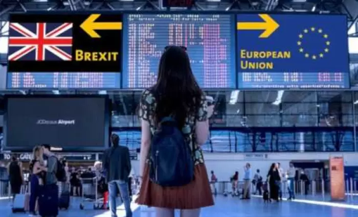 Τα μάζεψαν και έφυγαν από τη Βρετανία 200.000 Ευρωπαίοι