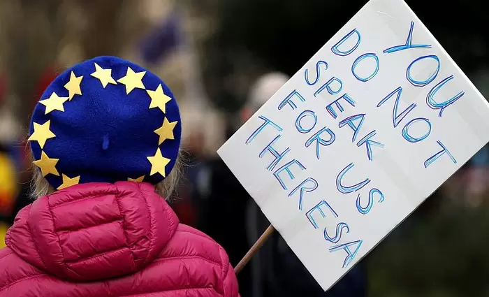 «Πραξικόπημα» κατά Μέι 