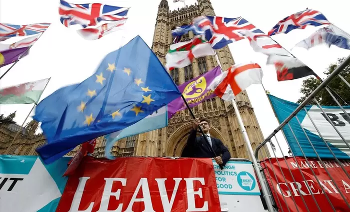 Καθυστερεί η εφαρμογή των μετά-Brexit ελέγχων