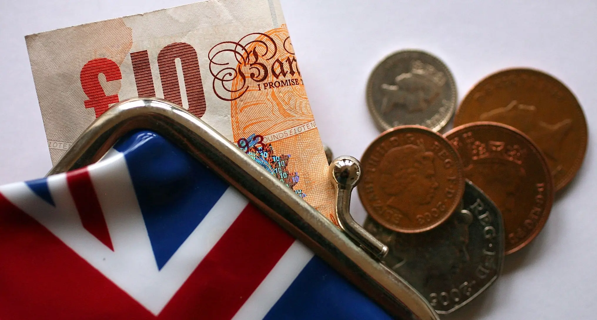 Παραμένει μειωμένο κατά 9,2% το ΑΕΠ του Ηνωμένου Βασιλείου