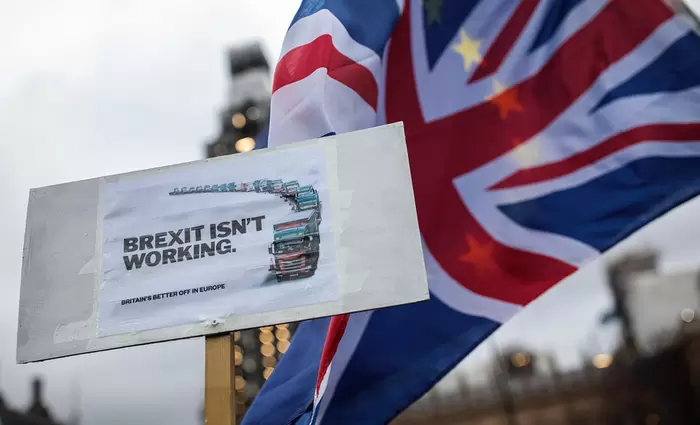 Αρνητικό ρεκόρ 7 ετών για την βρετανική οικονομία