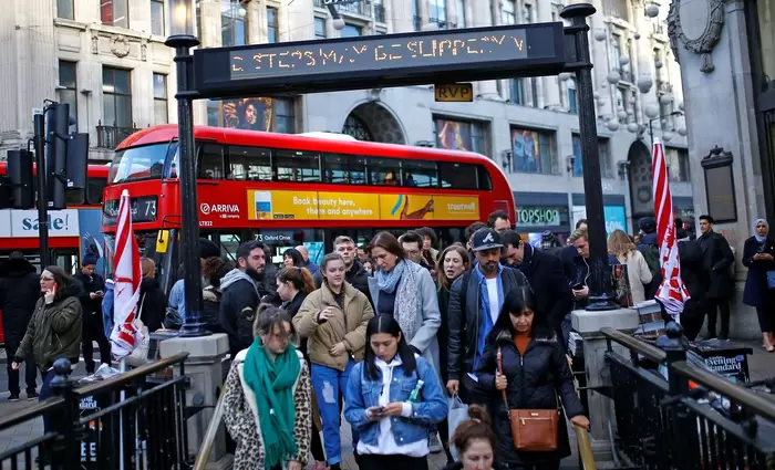 Ανέβασε ταχύτητα η βρετανική οικονομία τον Ιούλιο