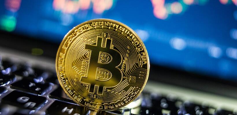 Το bitcoin πλησιάζει το φράγμα των $6.000