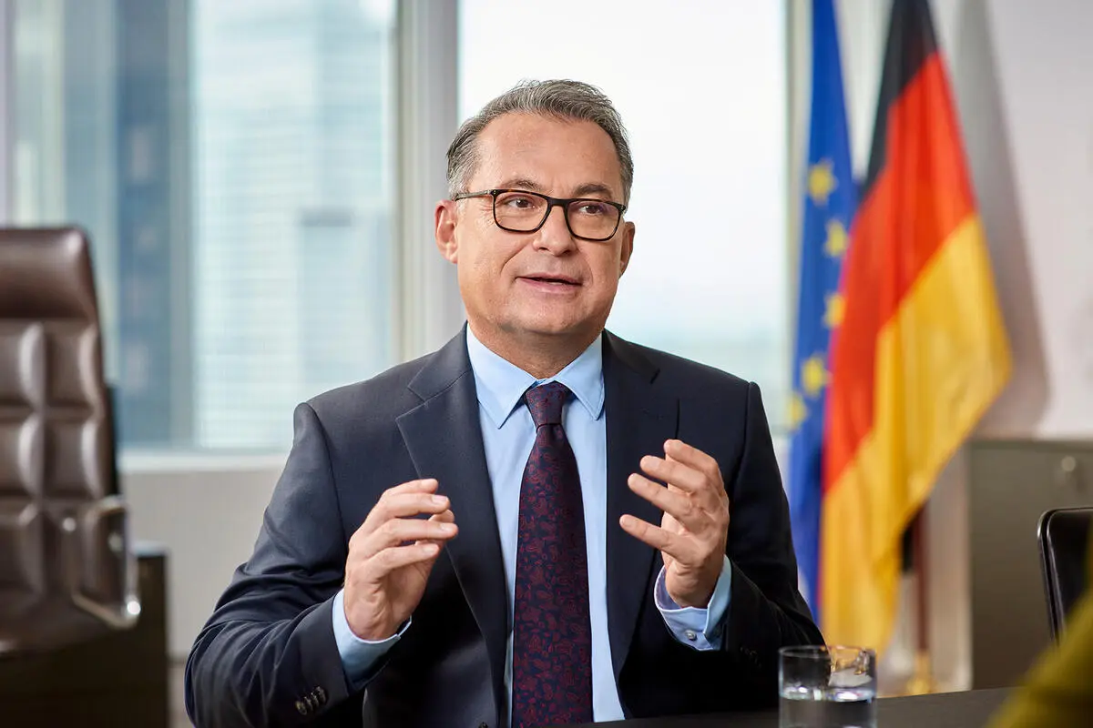 Νάγκελ (ΕΚΤ): Υπερβολικοί οι φόβοι ότι το ισχυρό ευρώ πλήττει τις εξαγωγές