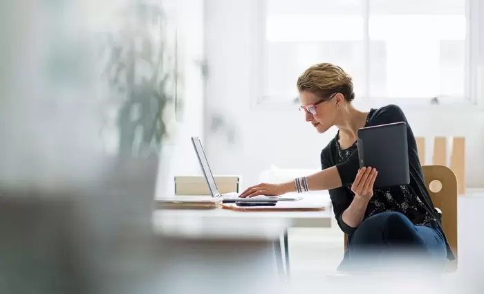 Κενές θέσεις γραμματέα στη Βουλή με μισθό €17.946