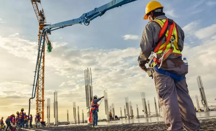 Αυξήσεις «φωτιά» στις κατασκευές