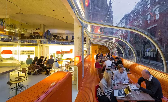 Νέος, υπερσύγχρονος κοινόχρηστος χώρος εργασίας στο ανατολικό Λονδίνο