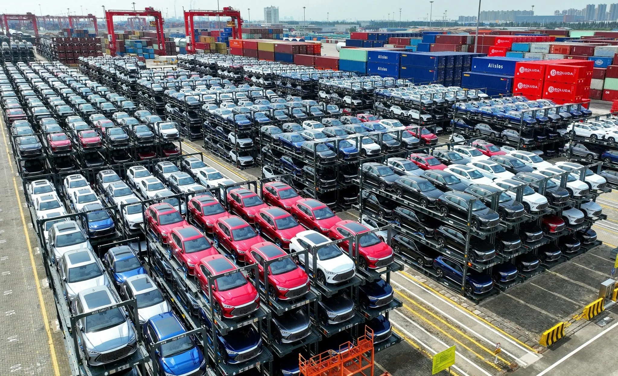 Κίνα – BYD: Προγραμματίζει 20.000 προσλήψεις το πρώτο τρίμηνο του 2025