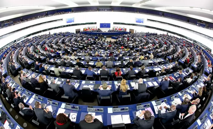 Πέρασαν από το Ευρωπαϊκό Κοινοβούλιο τα €672,5 δις