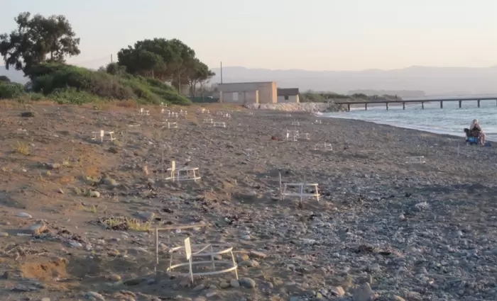 Απαντά στην 