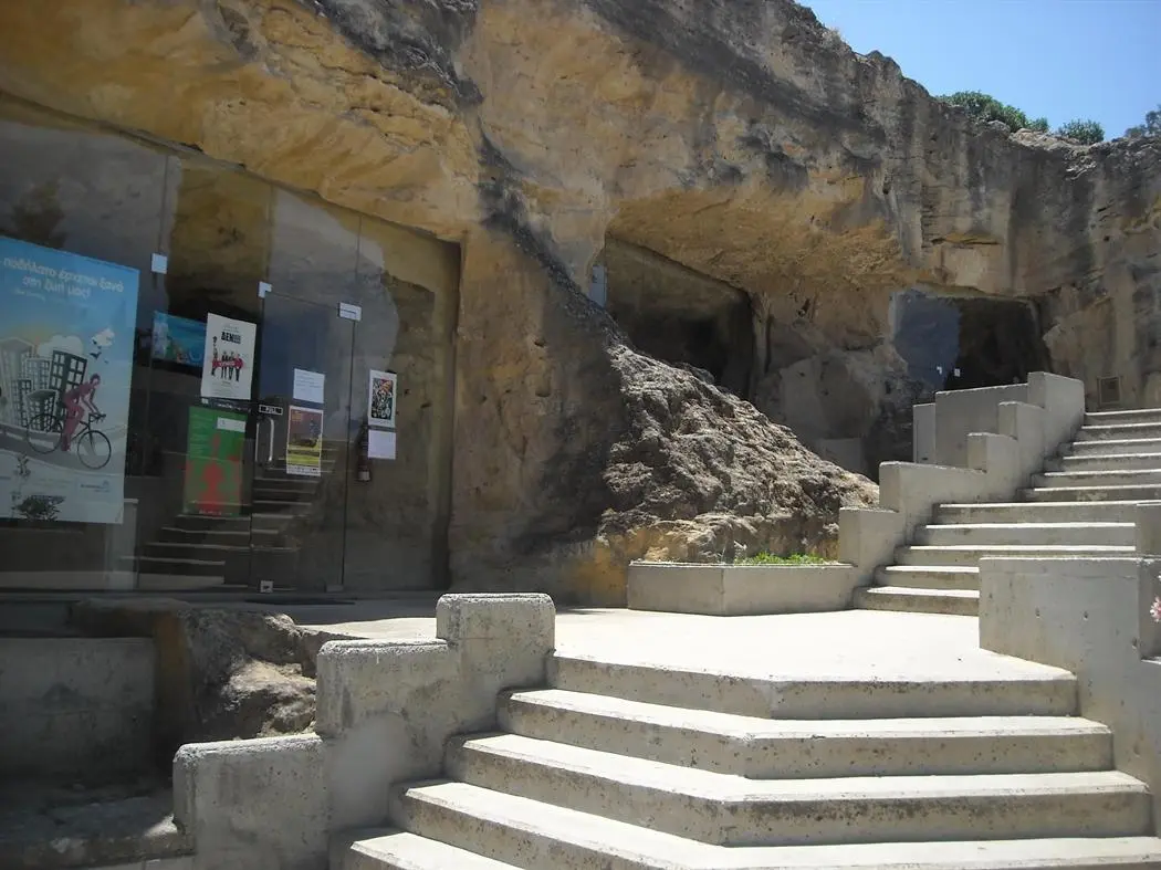 Σε ιδιώτες το Σκαλί και άλλοι Δημοτικοί χώροι της Αγλαντζιάς