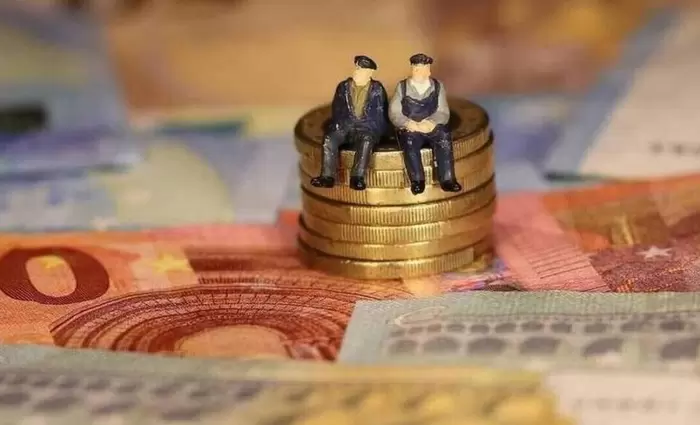 Δίνουν τα χέρια και υπογράφουν το συνταξιοδοτικό