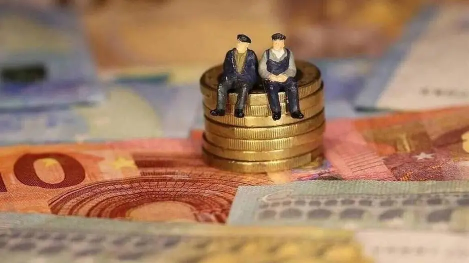 Δίνουν τα χέρια και υπογράφουν το συνταξιοδοτικό