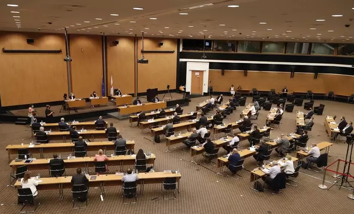 Κοινή πρόταση αντιπολίτευσης για παράταση αναστολής εκποιήσεων 