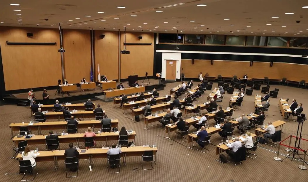 Κοινή πρόταση αντιπολίτευσης για παράταση αναστολής εκποιήσεων 