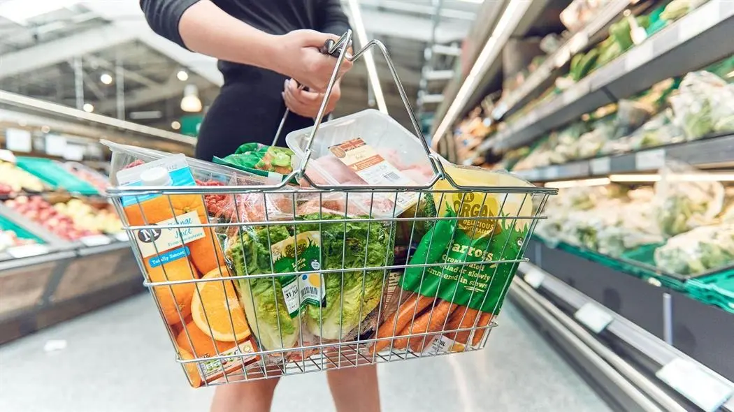 Νέοι περιορισμοί από σήμερα για υπεραγορές και φαρμακεία