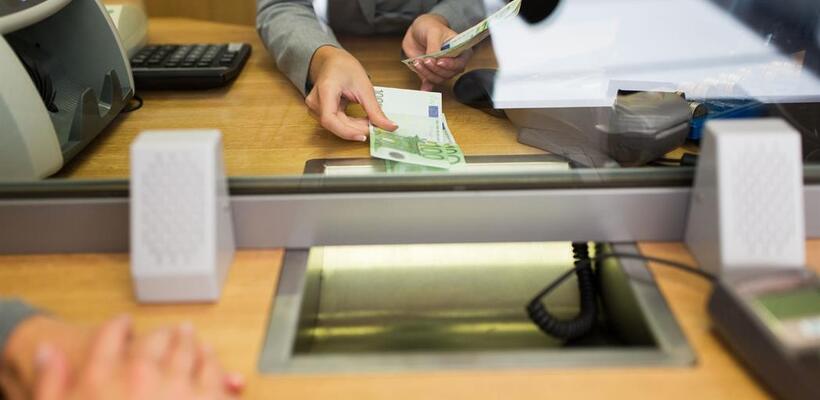 Έρχονται τροποποιήσεις ή και απόσυρση στις νέες τραπεζικές χρεώσεις;