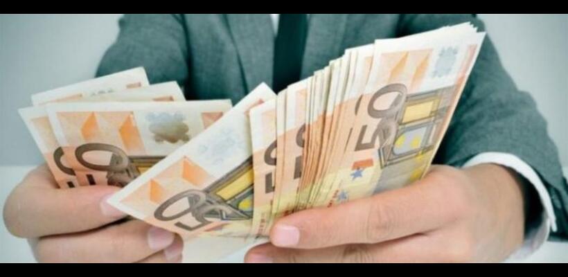 Διεκδικούν αυξήσεις μισθών και επαναφορά επιδομάτων