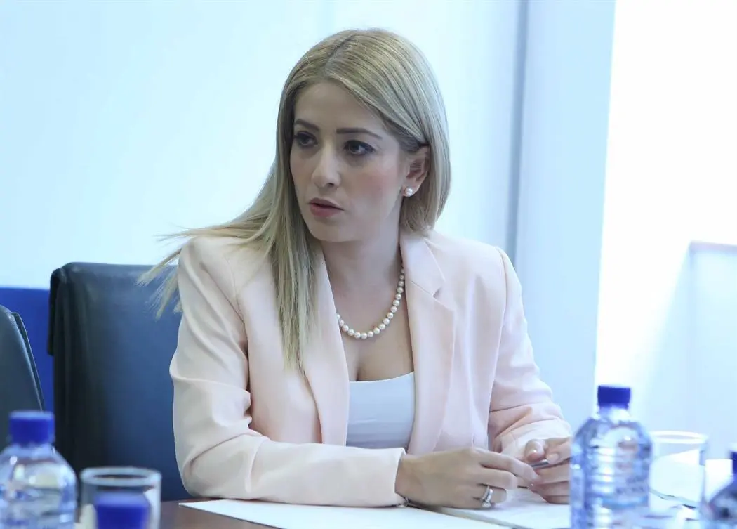 «Είναι ελλιπής η παρούσα διαδικασία του Πόθεν Έσχες»