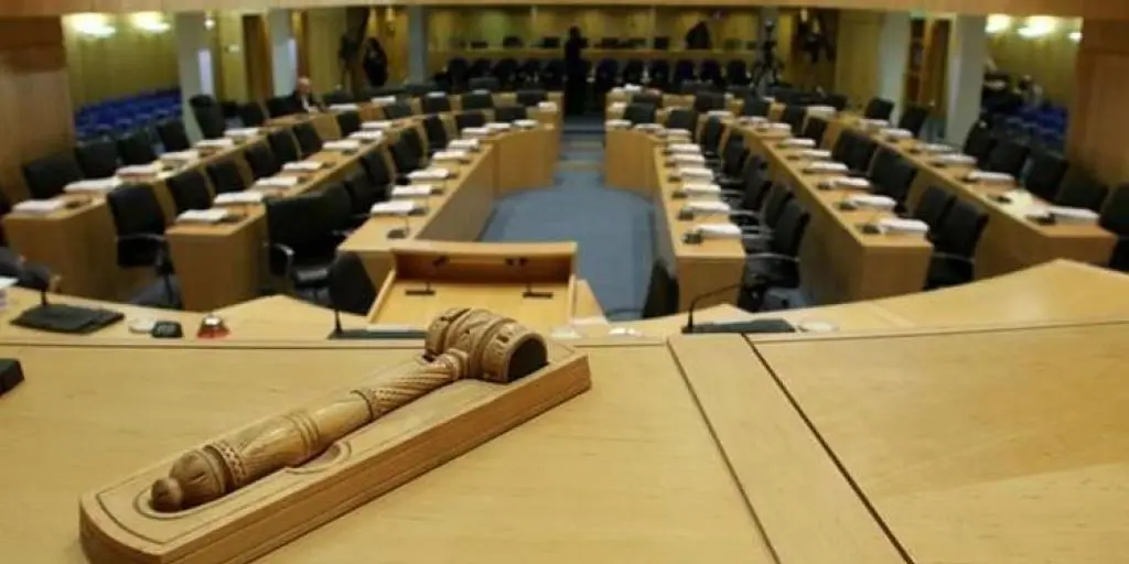 Τι προτείνεται για τον έλεγχο του πόθεν έσχες των Πολιτικών