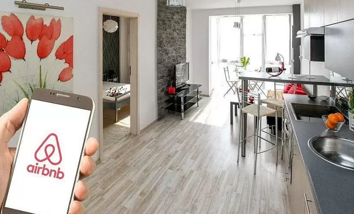 Μουδιασμένη επανεκκίνηση για τα Airbnb στην Κύπρο