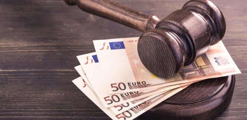 Έρμαιο των καταχρηστικών ρήτρων των τραπεζών χιλιάδες καταναλωτές