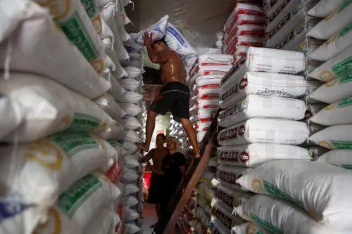 Εκατομμύρια άνθρωποι θα πληγούν από την απαγόρευση εξαγωγών ρυζιού από την Ινδία