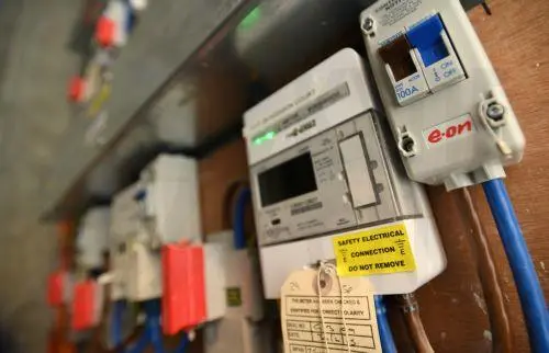 Aναπροσαρμογή του πλαφόν χρέωσης στην κατανάλωση ενέργειας εξετάζει η Βρετανία