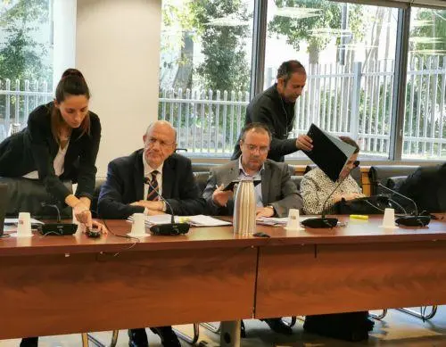 Υποδείξεις ΥΠΟΙΚ προς τράπεζες για επιτόκια, αναδιαρθρώσεις και χρεώσεις