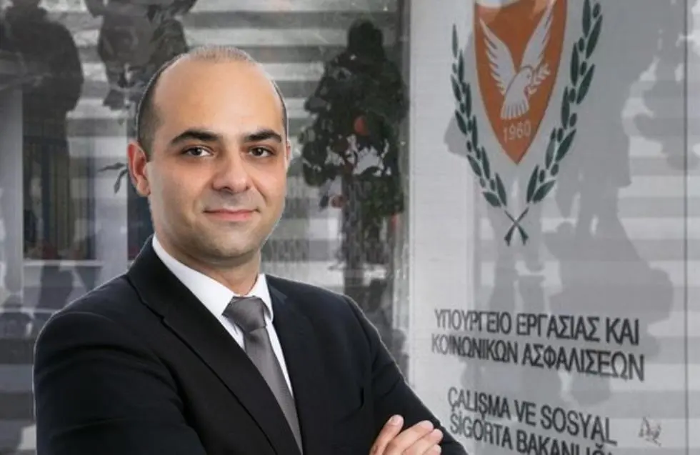 Ανακατεύει σήμερα την τράπουλα των εργασιακών ο Παναγιώτου