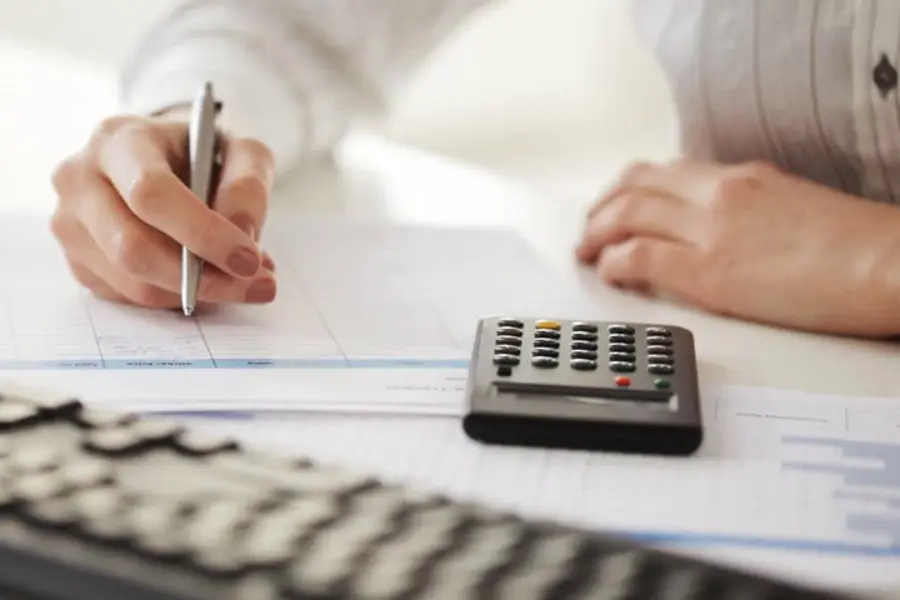 Πώς αλλάζει το όριο ασφαλιστέων αποδοχών από τον Ιανουάριο του 2024