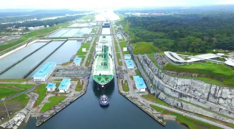 Ο Παναμάς διώχνει τους Κινέζους απ' τα λιμάνια