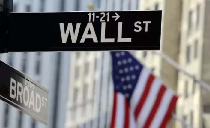 Μαύρα σύννεφα πάνω από τη Wall Street