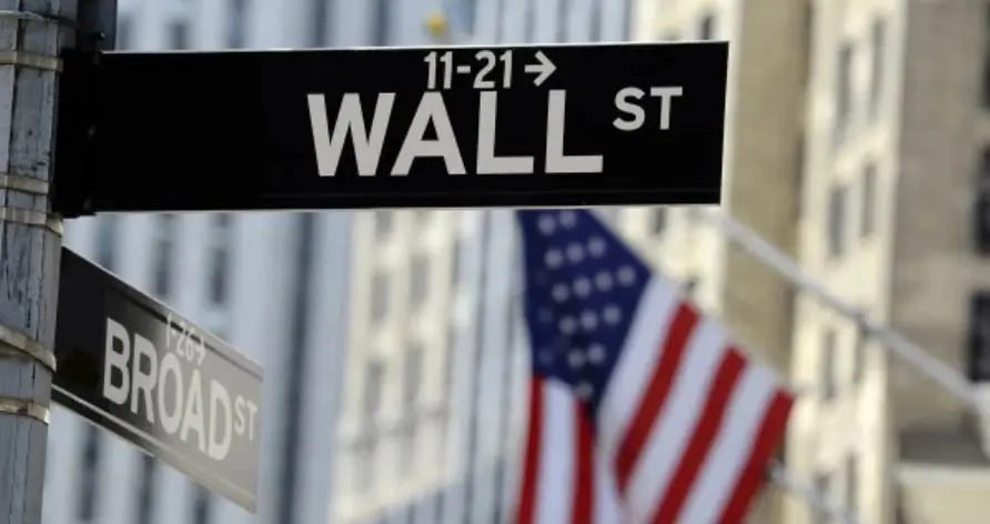 Μαύρα σύννεφα πάνω από τη Wall Street