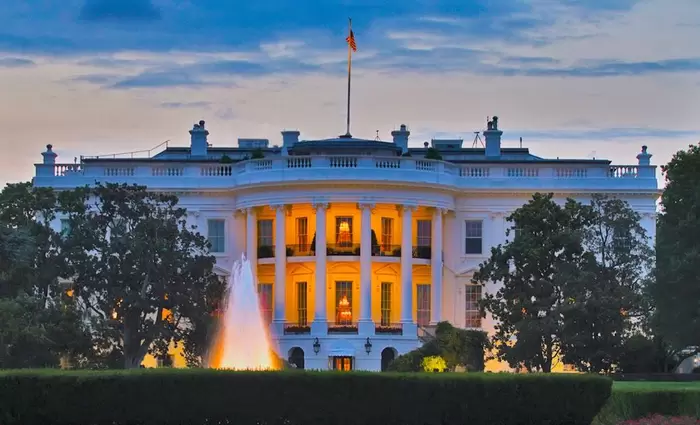 ΗΠΑ: Ρίχνουν φόρους και δασμούς για να γλιτώσουν την ύφεση