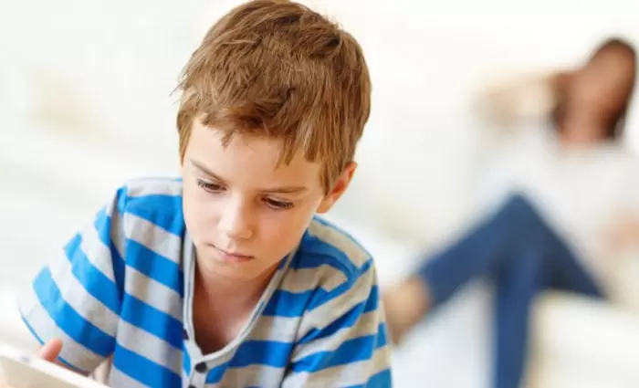 Smartphones και tablets αλλάζουν τον εγκέφαλο των παιδιών