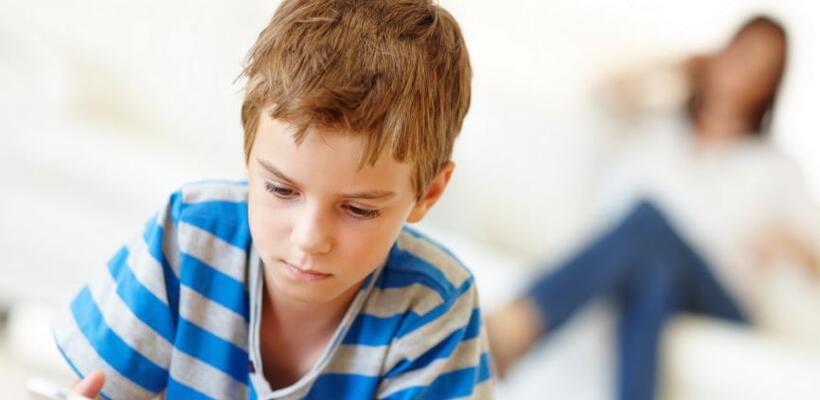 Smartphones και tablets αλλάζουν τον εγκέφαλο των παιδιών