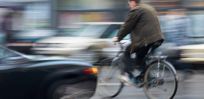 Ασφαλέστεροι δρόμοι: Υποχρεωτική χρήση στα οχήματα τεχνολογιών που σώζουν ζωές