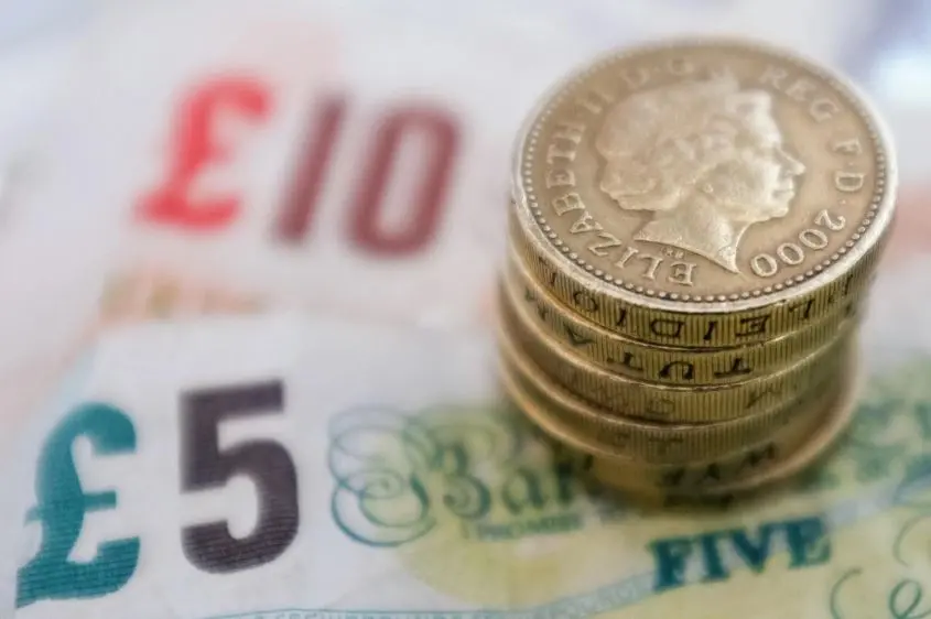 Βρετανία: Κατά 0,4% συρρικνώθηκε η βρετανική οικονομία τον Απρίλιο