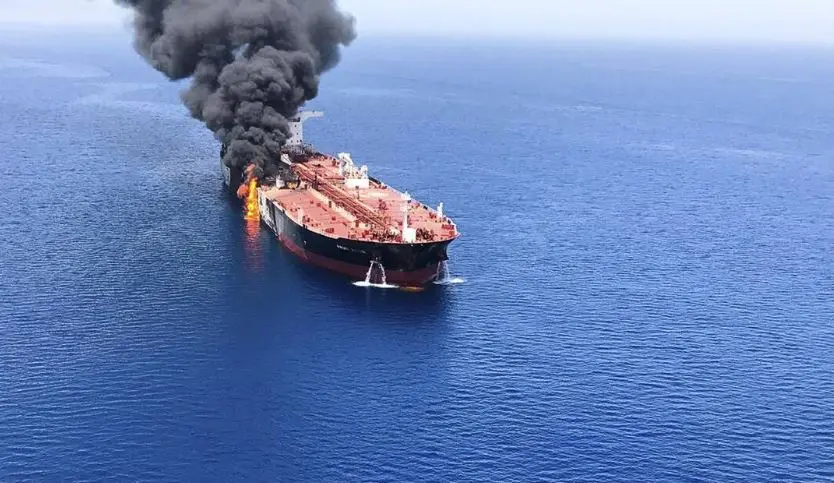 Συναγερμός στις αγορές μετά την επίθεση στα τάνκερ