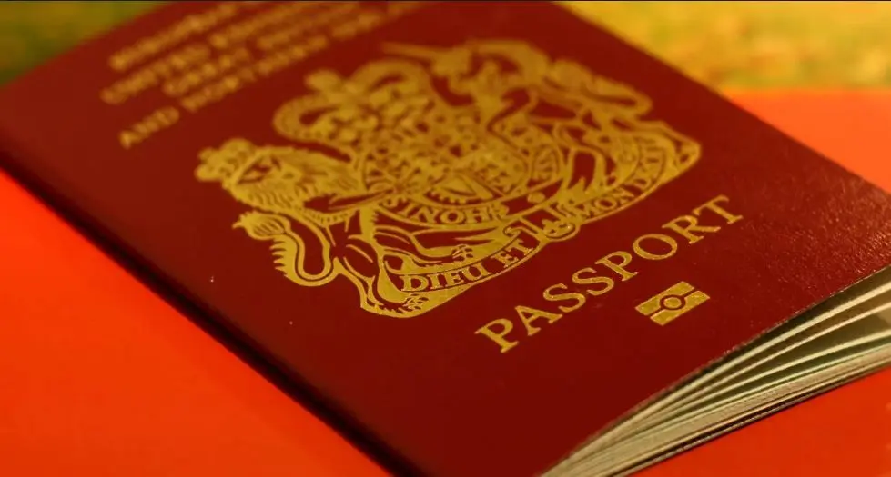 Guardian: Οι Βρετανοί ίσως χρειάζονται βίζα 52 στερλινών για την υπόλοιπη Ευρώπη