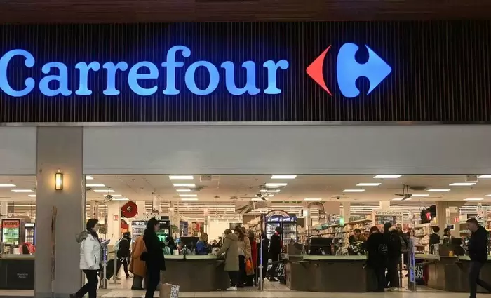 Carrefour: Βουτιά για τη μετοχή, με φόντο τις απογοητευτικές πωλήσεις και τη συρρίκνωση της διεθνούς παρουσίας