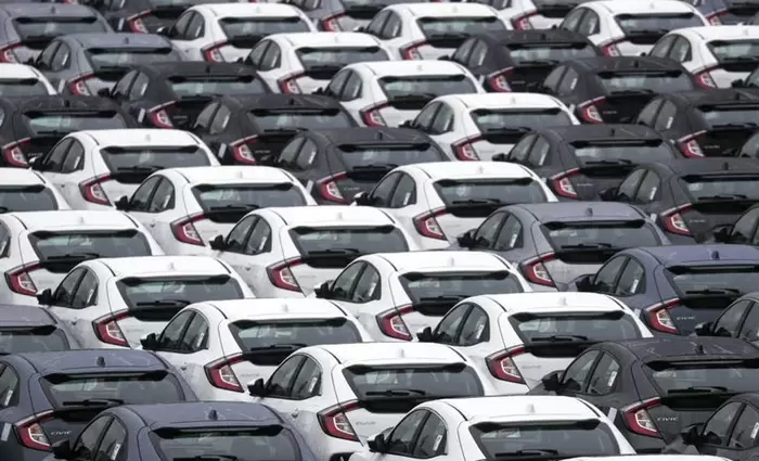 Οι Ευρωπαίοι αγόρασαν 13,3 εκατ. αυτοκίνητα το 2025: Τρίτη χρονιά ανόδου στις πωλήσεις με ώθηση από τα EVs