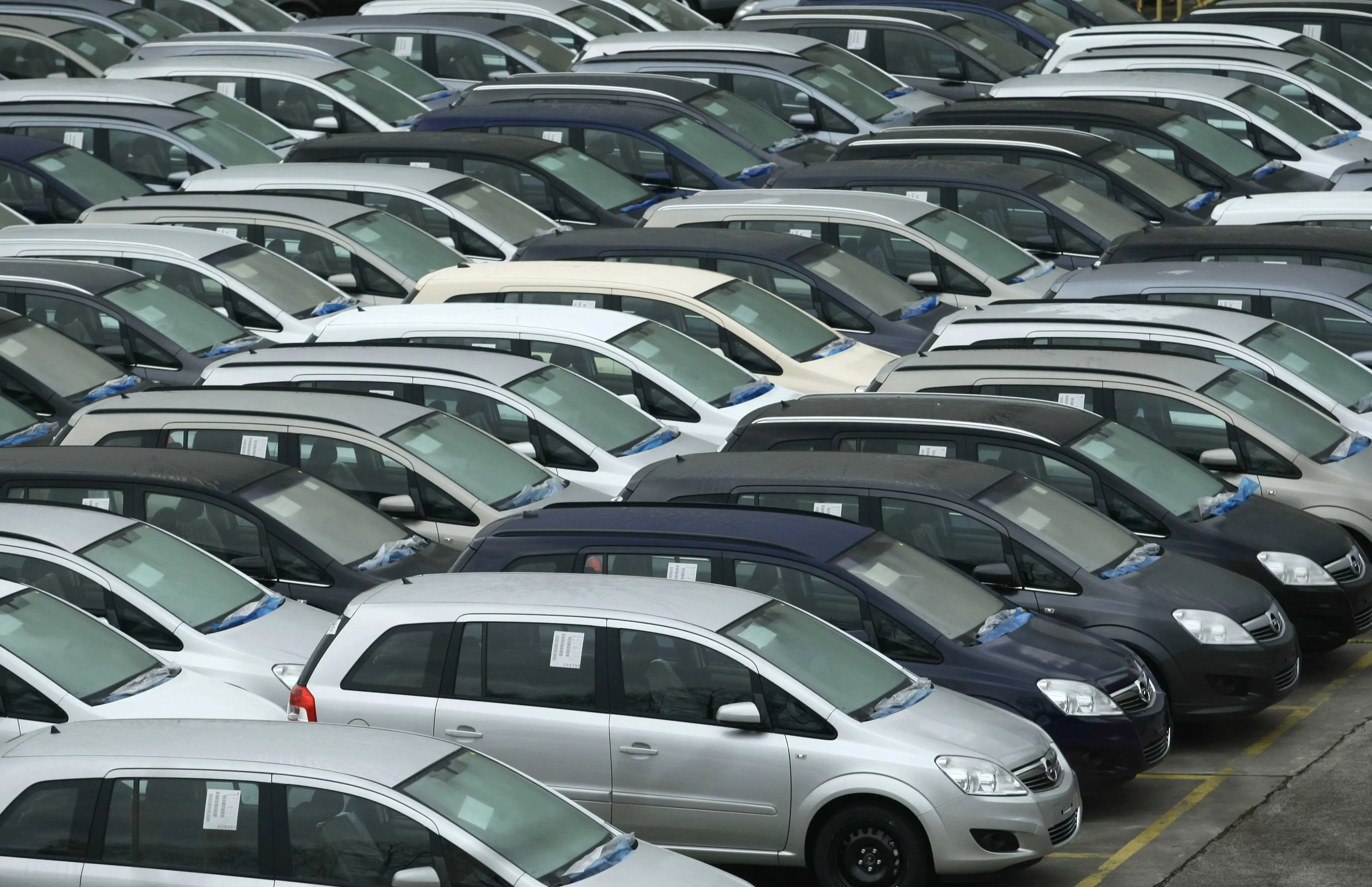 Πήραν μπρος οι εγγραφές αυτοκίνητων τον Σεπτέμβριο - «Πετούν» τα υβριδικά