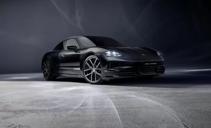 Sport, Κομψή εμφάνιση και υψηλής ποιότητας εξοπλισμός σε ελκυστική τιμή: Τα νέα μοντέλα Taycan και Cayenne Black Edition