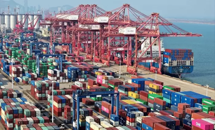 Μείωση φορτίων και αυστηρότεροι έλεγχοι στις εισαγωγές από Κίνα