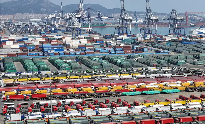 Γιατί ο πόλεμος τιμών στην Κίνα φέρνει φθηνότερα προϊόντα στους Ευρωπαίους (πίνακες)